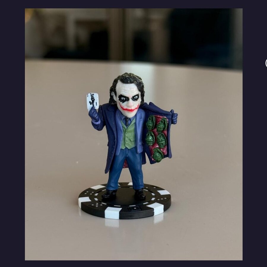 Protect card Coringa Segurando Carta
